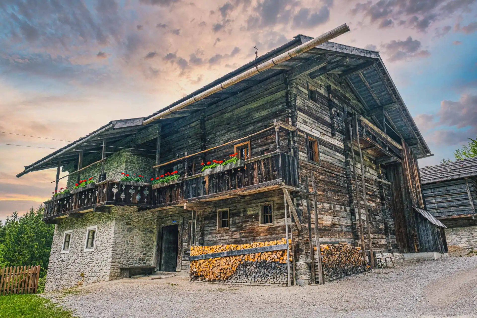 freilichtmuseum grossgmain alpine farmhouse 01