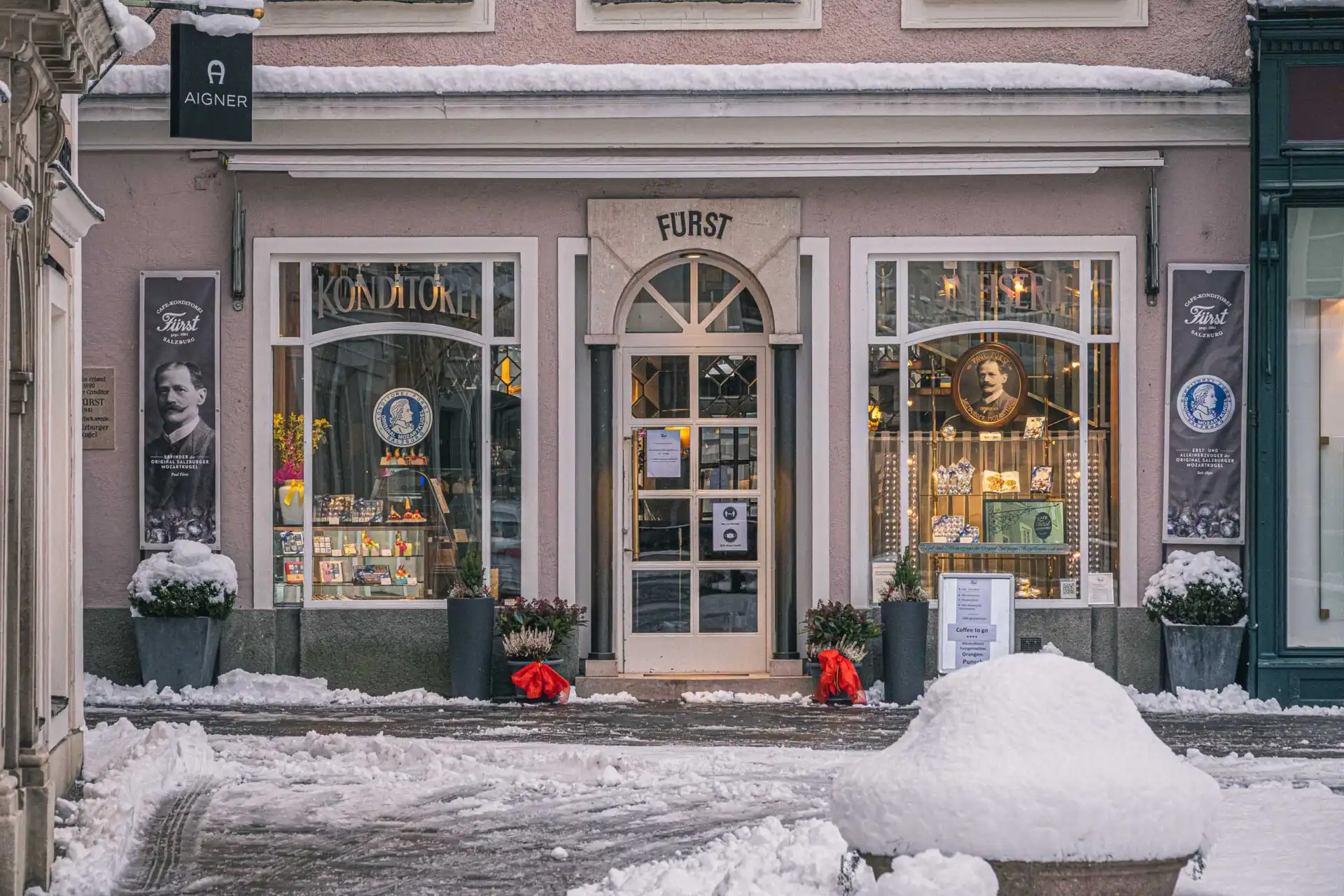 salzburg altstadt cafe furst brodgasse snow 01