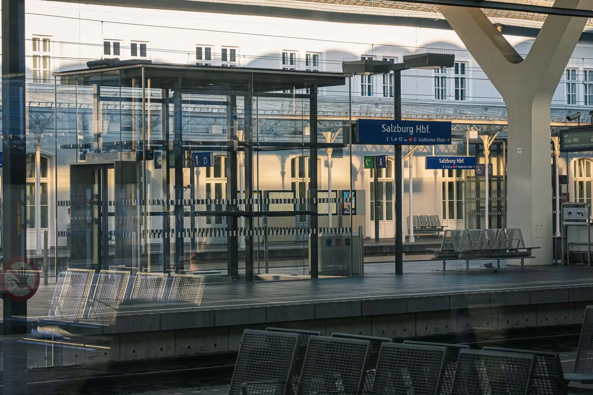 Quiet platform benches at Salzburg Hauptbahnhof