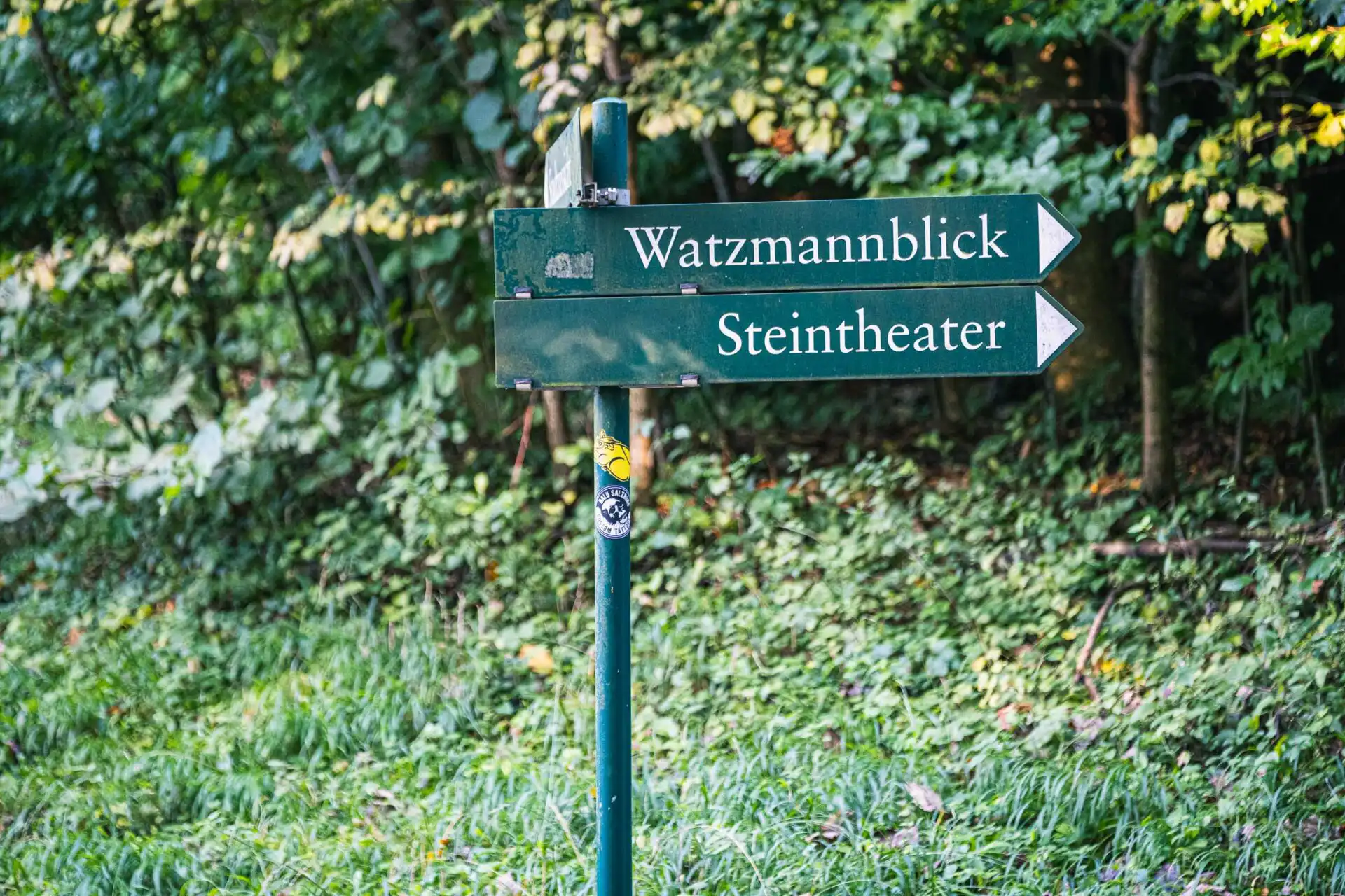 steintheater hellbrunn signpost 01